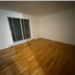 BEAU ET GRAND 4.5 LIBRE MAINTENANT RÉNOVÉ PEINTURÉ MONTREAL NORD - Photo 2