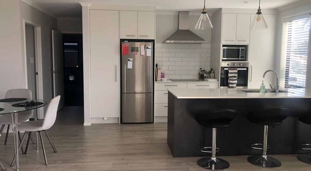 Modern living ready on Raynor! - Photo 1