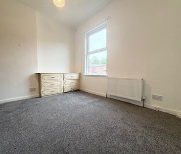 Rushey Fold Lane, Bolton, BL1 - Photo 2