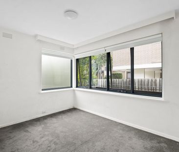 Spacious Three-Bedroom Apartment in Prime South Yarra Location - Photo 5