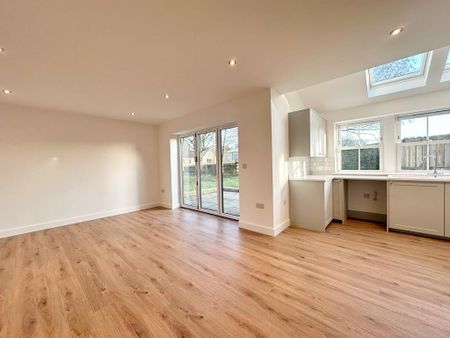 4 bedroom detached house to rent - Photo 3