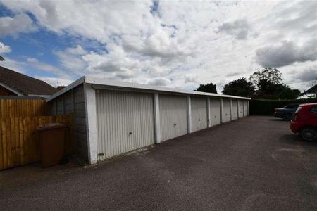 Bedroom Ground Floor Maisonette In Elstead, GU8 - Photo 5