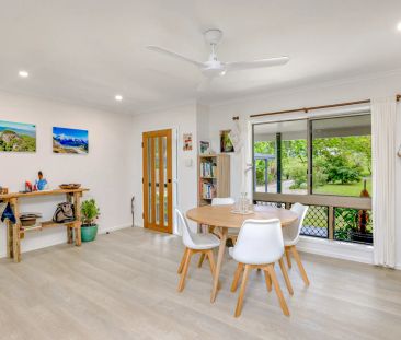 Renovated family home on a large block - Photo 5
