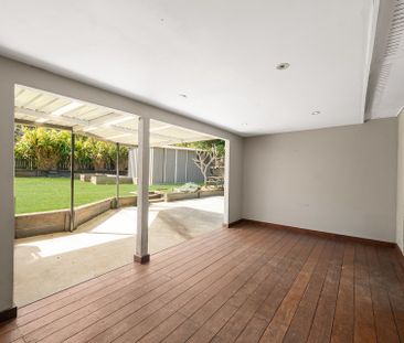 Stylish 3 bedroom home - Photo 2