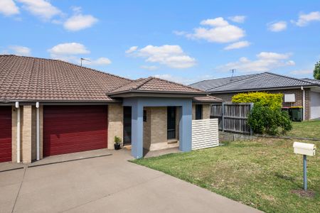 6 Songlark Place, Aberglasslyn NSW 2320 - House For Rent | Domain - Photo 2