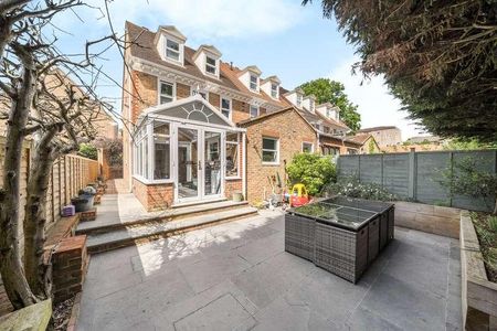 Tamerton Square, Woking, Surrey, GU22 - Photo 2