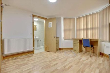 Sandringham Apartments, Osborne Road, Southsea, PO5 - Photo 4