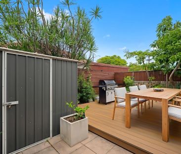 Sundrenched Three Bedroom Villa - Photo 3