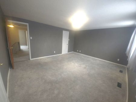 For Lease - 13 Spring Street, Whitchurch-Stouffville, Ontario - Photo 3