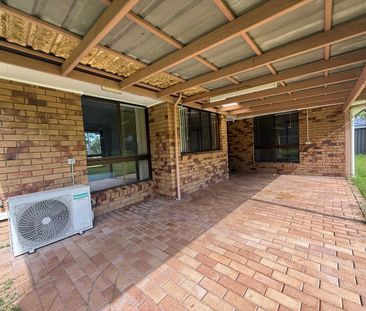 Charming 3 Bedroom Home in Regents Park - Ideal for Families! - Photo 2