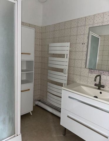 Location Appartement 3 pièces 76m² - Photo 3