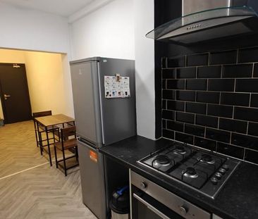 1 bedroom in a house share to rent - Photo 4