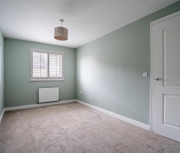 4 bedroom end of terrace house to rent - Photo 4