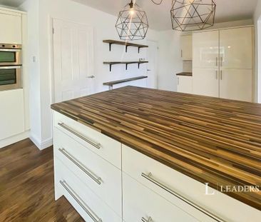 3 bedroom detached house to rent - Photo 5