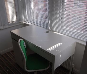 4 bedroom terraced house to rent - Photo 5