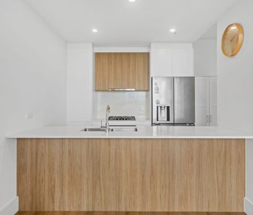 Sophisticated top floor living - Photo 4