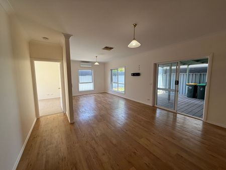 Well Presented Three Bedroom Home with Ensuite - Photo 4