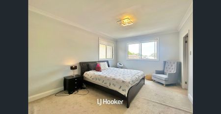 Elegant Family Residence in Desirable Walk St Ives Village Location - Photo 5