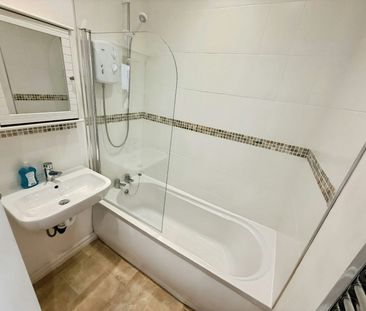 Flat to rent on - Photo 2