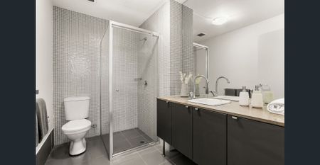 Rejuvenated Townhouse-Style Abode Bathed in Northern Light - Photo 5