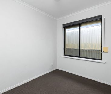 Private and perfectly positioned - Photo 3