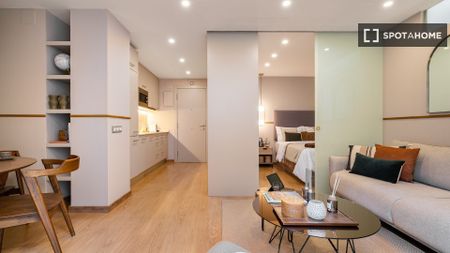 barcelona, Catalonia 08013 - Photo 2