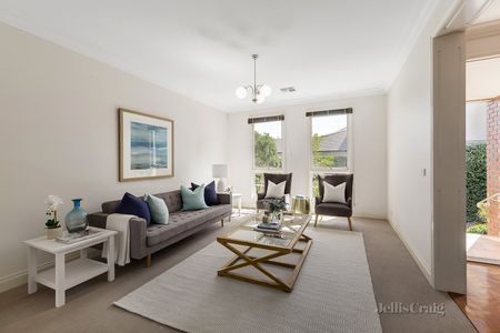 2/12 Yarrbat Avenue, Balwyn - Photo 3