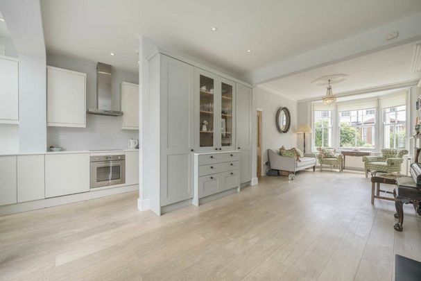 Ernest Gardens, Chiswick, W4 - Photo 1