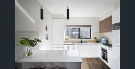 Indoor-outdoor space, style and sophisticated luxury! - Photo 3