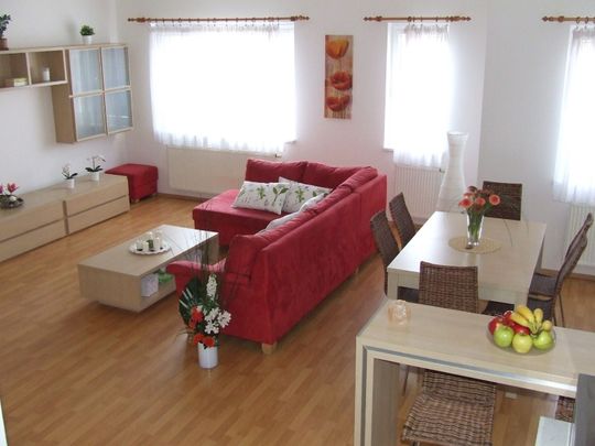 Pronájem bytu 2+kk • 74 m² bez realitkyDalmatská, Úvaly - Úvaly u Prahy, Středočeský kraj - Фото 1