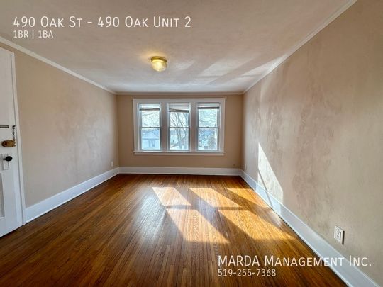 SPACIOUS 1-BEDROOM/1-BATH APARTMENT ON SECOND FLOOR-ALL UTILITIES INCL - Photo 1