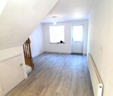 2 bedroom terraced house to rent - Photo 2