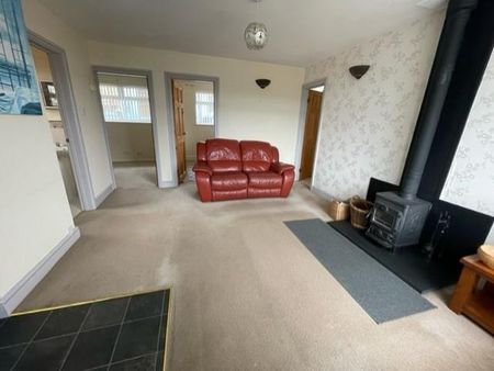 2 bedroom semi-detached bungalow to rent - Photo 3
