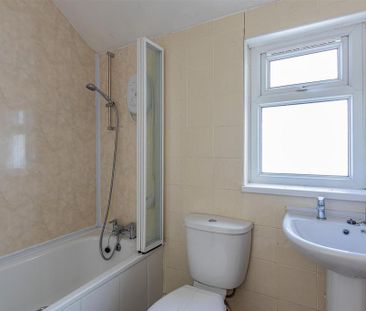 3 bedroom terraced house to rent - Photo 6