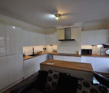 Room in a Shared Flat, Old Shoreham Road, BN3 - Photo 4