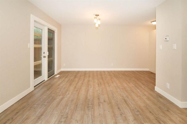 Beautiful 3 Bedroom Townhouse in Riverside Meadows - Photo 1