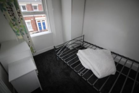 3 bedroom flat to rent - Photo 5