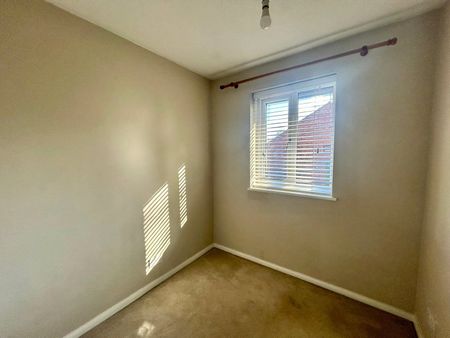 Swaledale Gardens, Fleet, Hampshire, GU51 - Photo 4