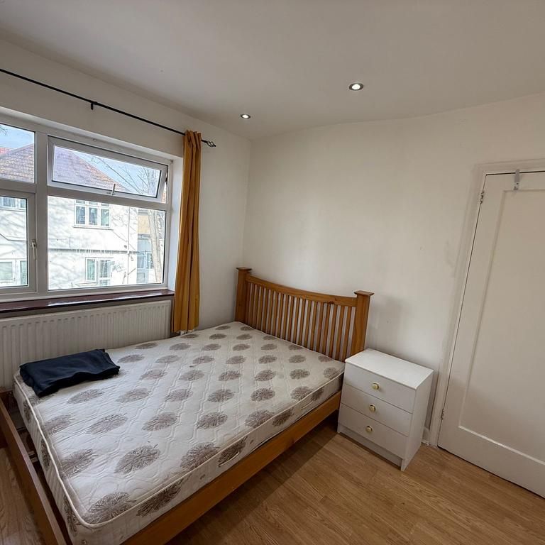 4 bedroom terraced house to rent - Photo 1