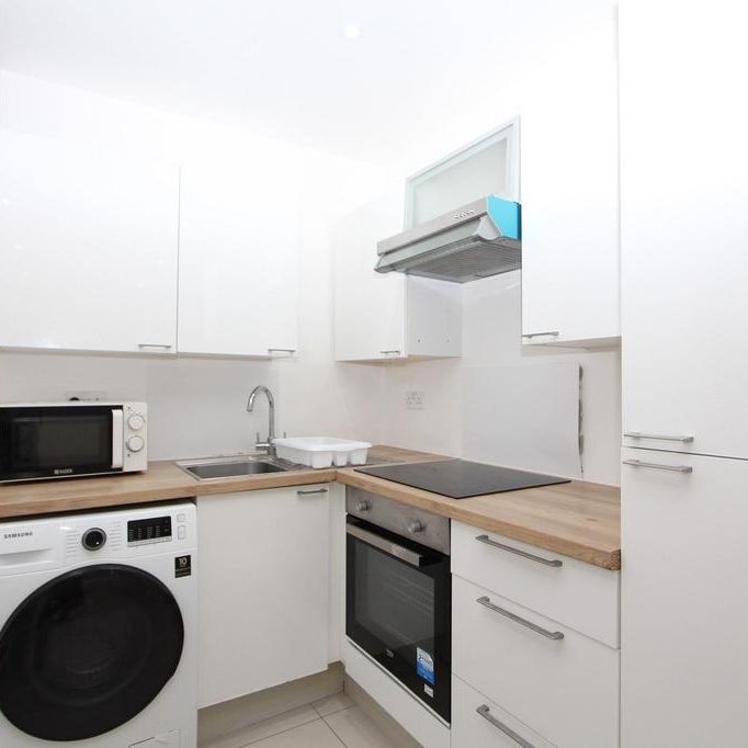 Studio to rent - Photo 1