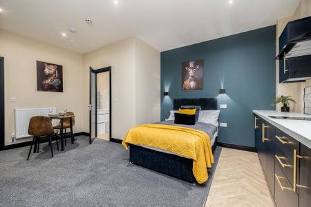 Crown House, Nuneaton, CV11 4BX - Photo 2