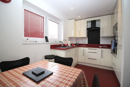4 bedroom terraced house to rent - Photo 5