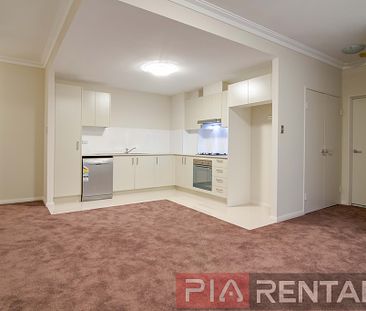 Spacious one bedroom apartment for lease ! Walking distance to Nor west business park. - Photo 4