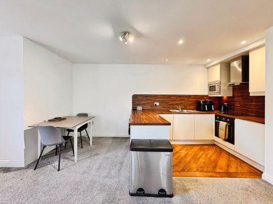 Weir Gardens, Rayleigh - Photo 1