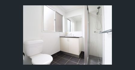 Low Set 4 Bedroom Home - So Close to the Beach! ☀️ - Photo 2