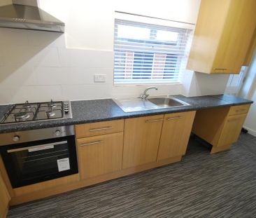 2 bedroom terraced house to rent - Photo 4