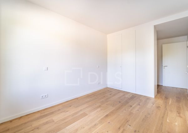Apartamento T2 no Porto com varanda, garagem e arrumos