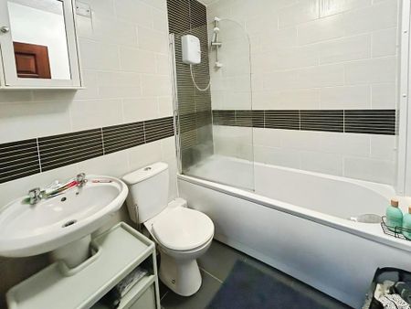 2 bedroom apartment to rent - Photo 4