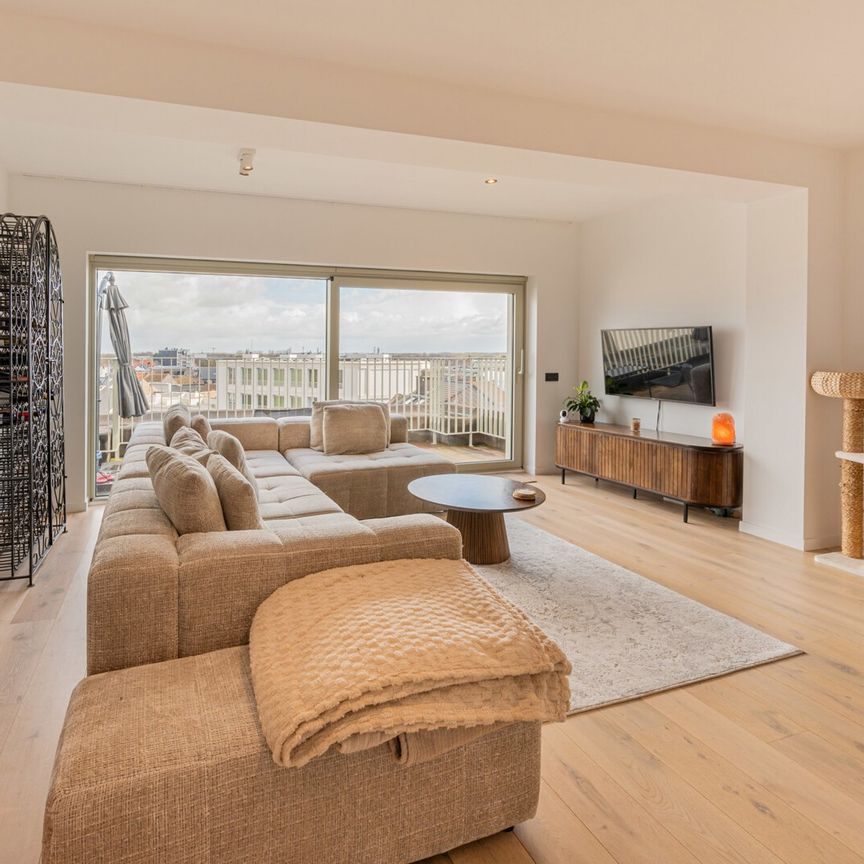 Knappe penthouse met terras en prachtig uitzicht - Photo 1