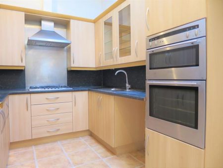 4 bedroom flat to rent - Photo 3